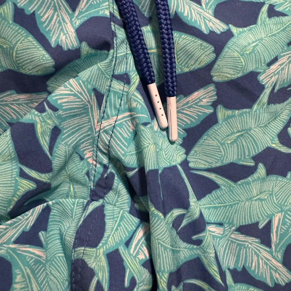 Vineyard Vines Board Shorts Mens 2XB Blue Full Graphic Leafs Fishes Floral Beach